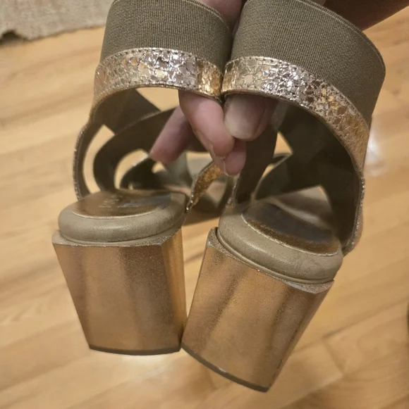 Ron White Made In Italy Women's Tan and Gold Sandals Sz 37 - Picture 8 of 15